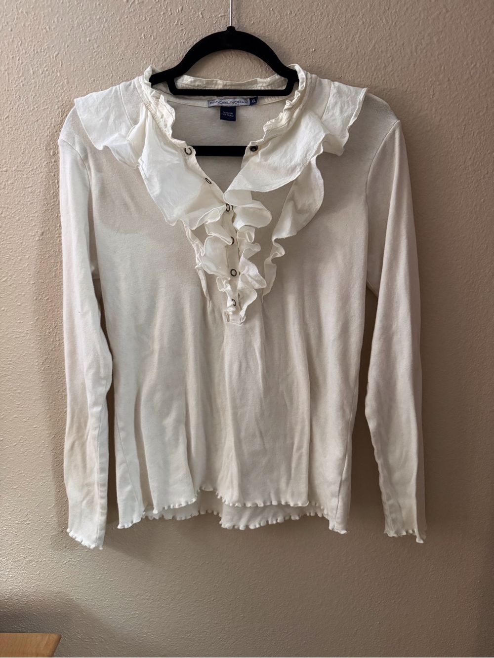 Bandolino Cream Ruffle-Front Long Sleeve Top
